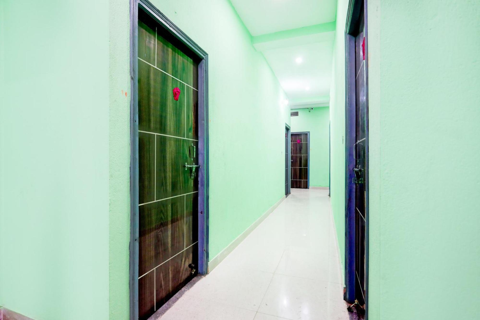 Hotel O Mochu Vatika Marriage Hall & Guest House Патна Екстериор снимка
