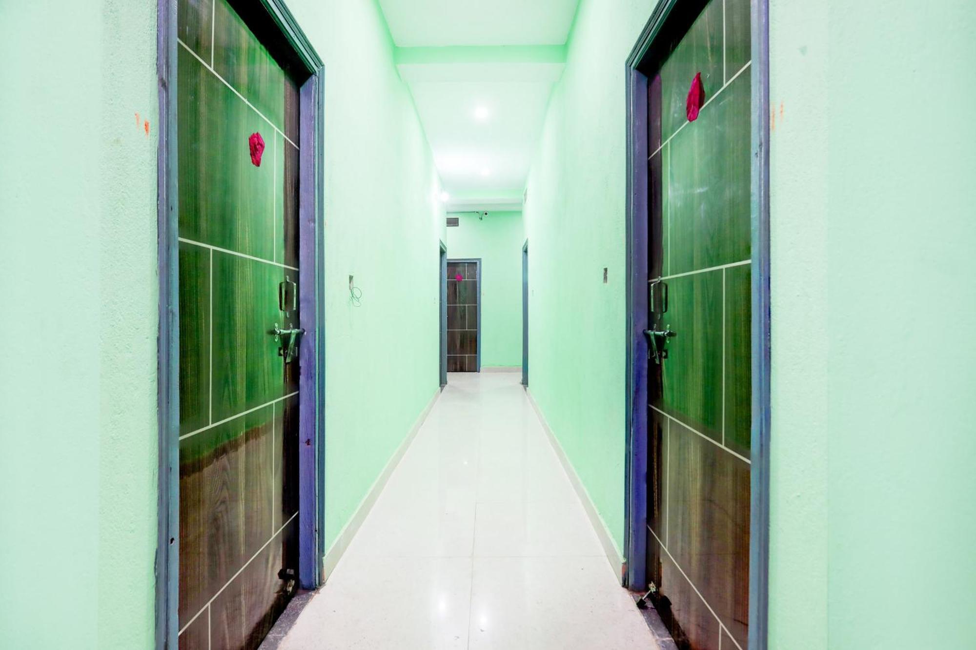 Hotel O Mochu Vatika Marriage Hall & Guest House Патна Екстериор снимка